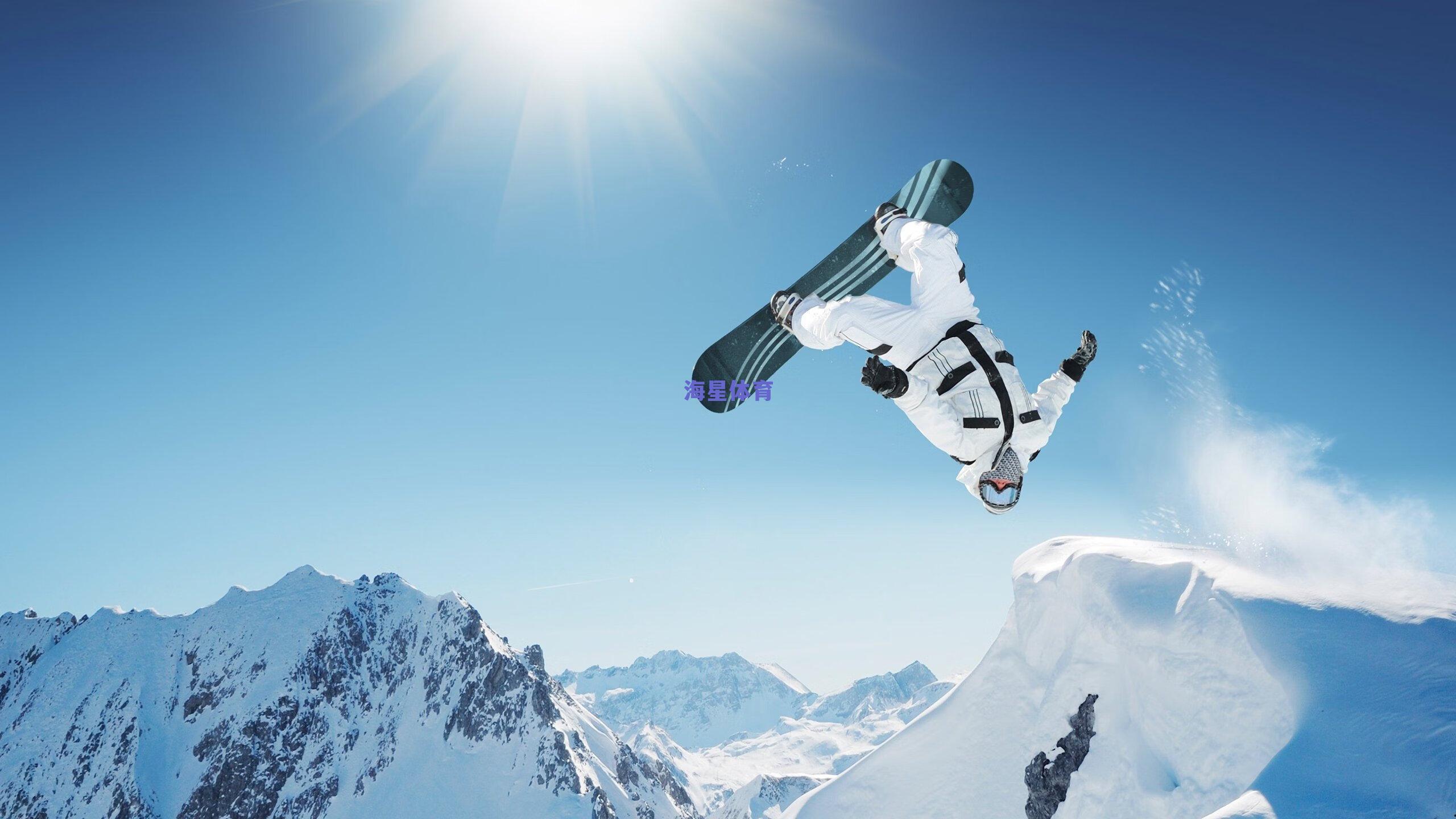 梅西携手阿迪达斯发布全新视觉大片，绿茵艺术与品牌传承再定义足球文化